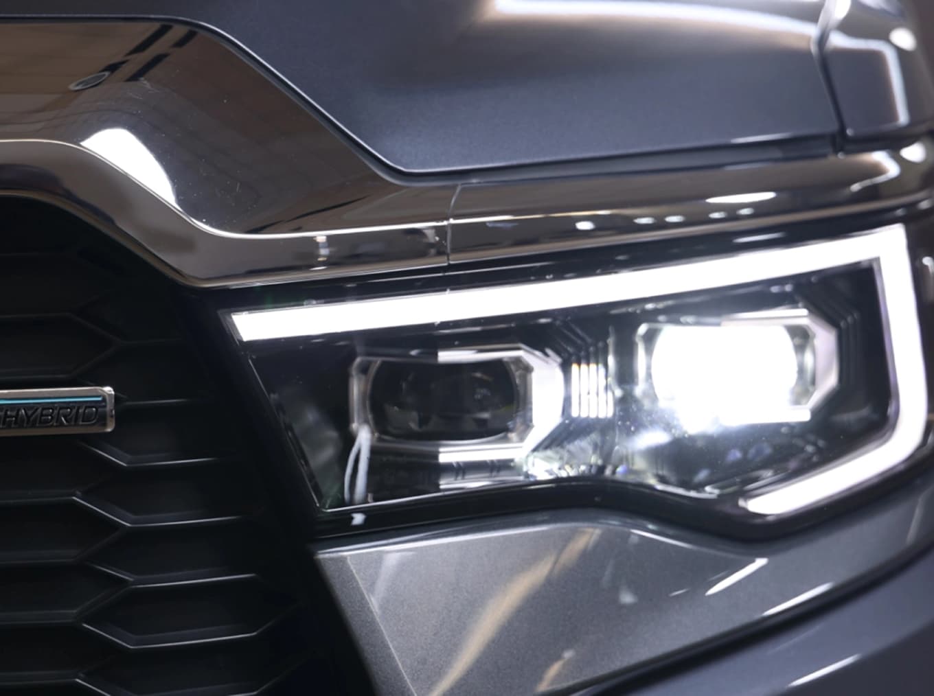 Tunland V9 Double Cab Exterior