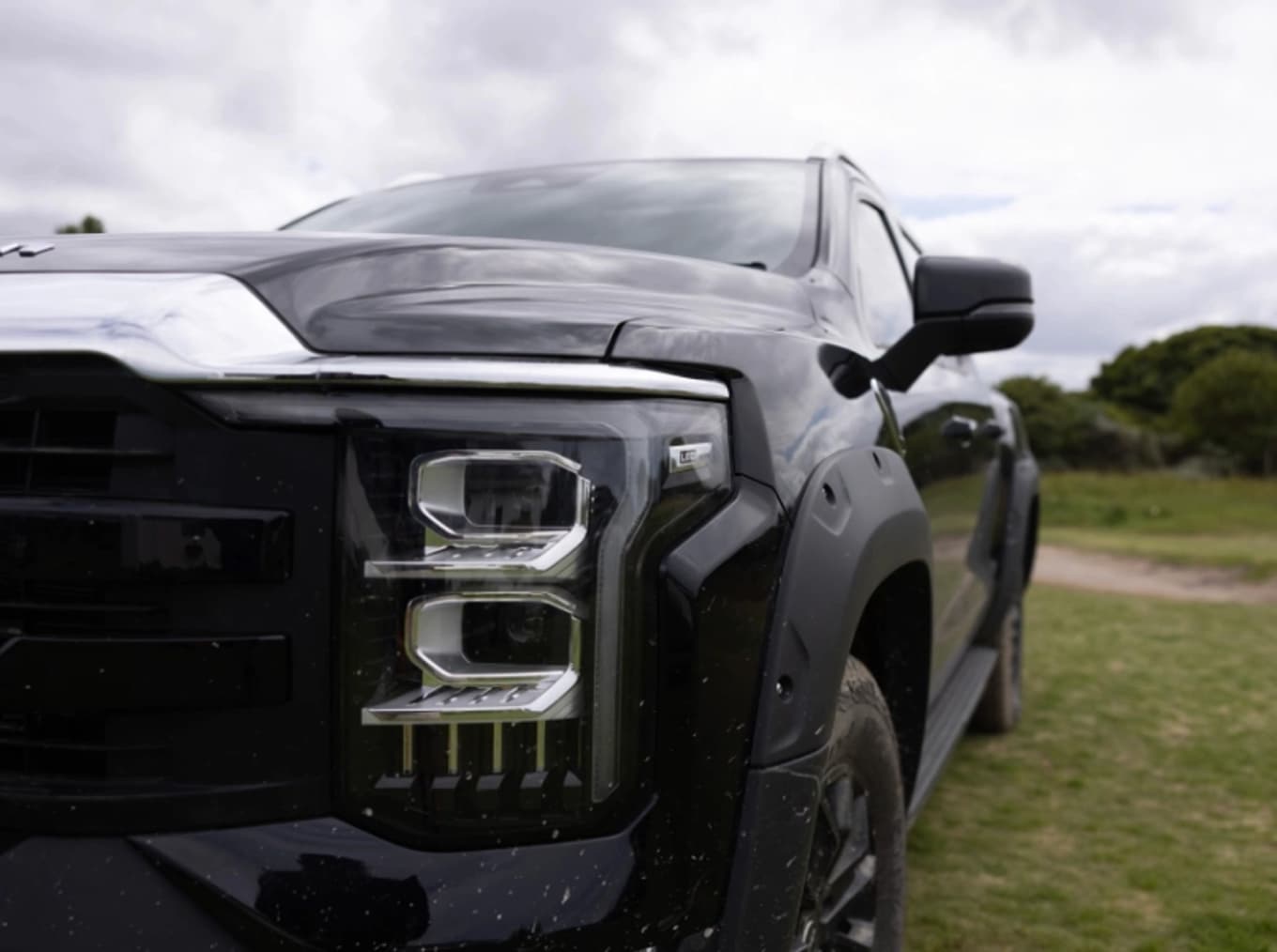 Tunland V7 Double Cab Exterior Headlamps
