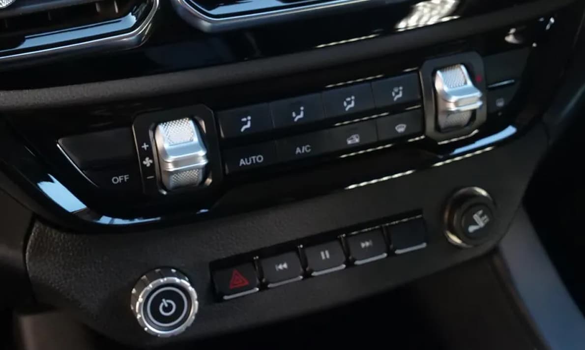 Tunland G7 Double Cab Interior Controls